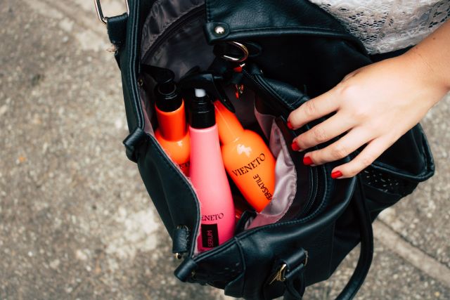 torba z produktami do włosów